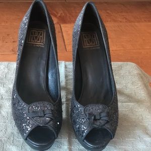 Pour Le Victoire Black Glitter Platform Bow Size 8